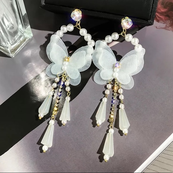 Jewelry - Beautiful Butterfly 🦋 White Long Earrings